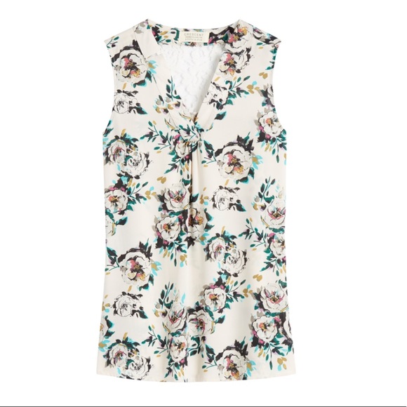 Crescent Tops - 🎉HP🎉 STITCH FIX Crescent floral top w/ lace back